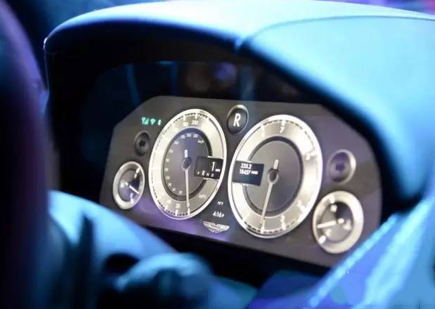 車載液晶屏-未來選擇HUD還是全液晶儀表？